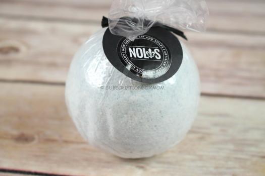 NOLAS Bath Bomb in Seersucker 