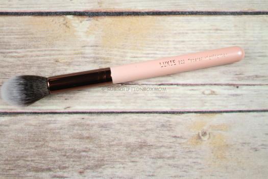 Luxie Beauty - Rose Gold Tapered Highlighting Brush 522