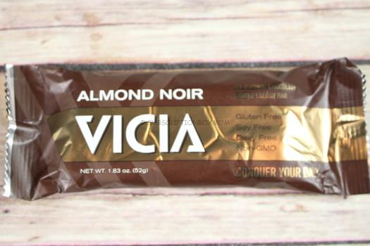 Vicia Almond Noir Bar