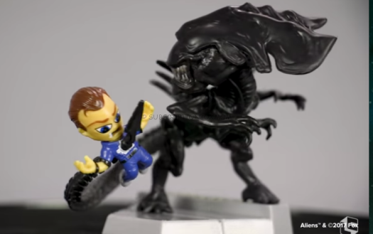 Exclusive Aliens 3" figure.