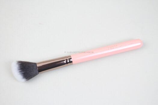 LUXIE 504 Large Angled Brush sh 